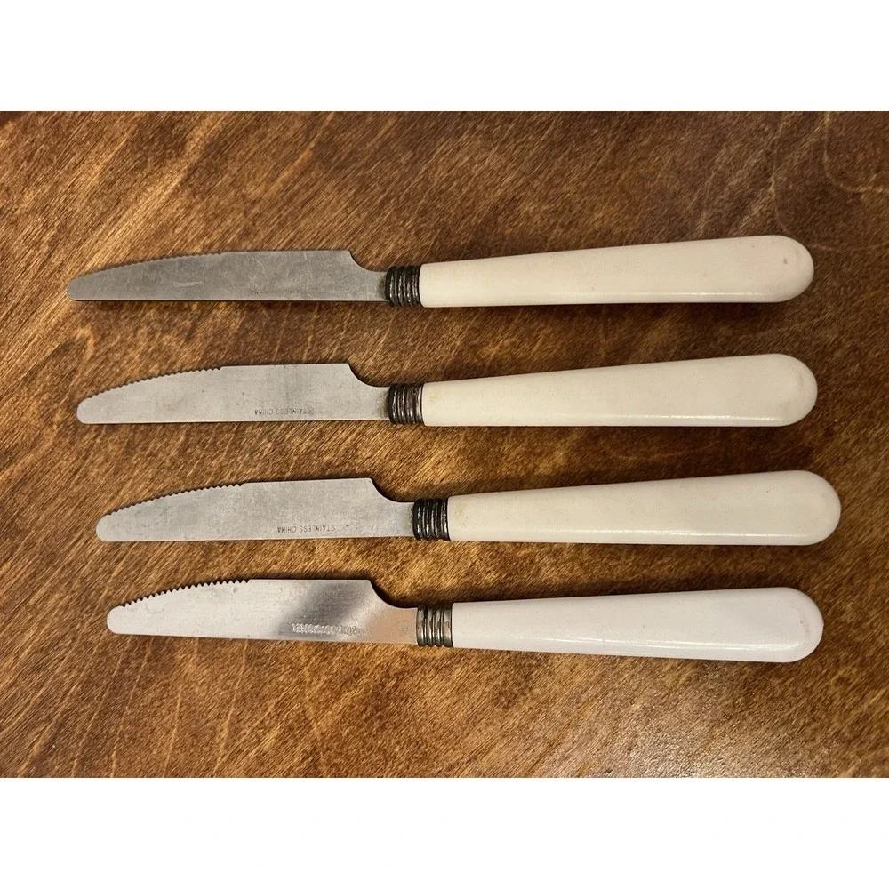 Lot of 4 Deco Stainless Flatware Knives With White Premium Plastic Handles